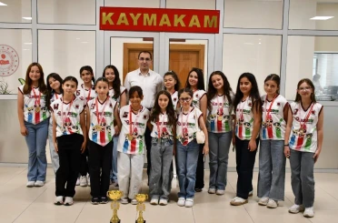 Tavşanlı’da şampiyon voleybol takımı kutlandı 