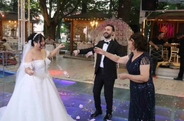 Tayvanlı eşi ile İrlanda’da başlayan aşkı Eskişehir’de çiftetelli oynadıkları düğünle taçlandı 