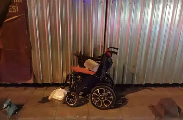 Tekerlekli sandalyesiyle karşıya geçerken otomobilin çarptığı engelli vatandaş hayatını kaybetti
