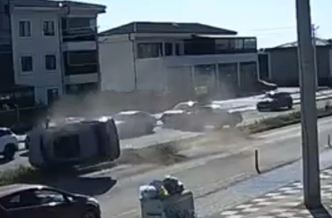 Tekirdağ’da 2’si çocuk 5 kişinin yaralandığı kaza kamerada: 25 metre boyunca taklalar attı 