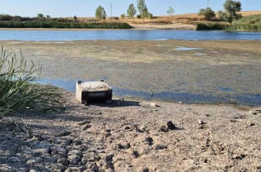 Tekirdağ’da gölette sular çekildi, çatlaklar oluşmaya başladı 
