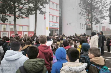 Tekirdağ’da okullarda 6 Şubat depremleri için saygı duruşu 