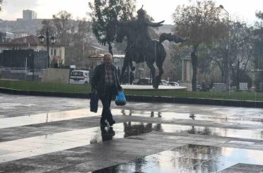 Tekirdağ’da şiddetli yağış etkili oldu, vatandaşlar sığınacak yer aradı 