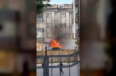Tekstil malzemeleri yüklü minibüs alev aldı 