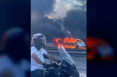 TEM Otoyolu’nda alev alev yanan otomobil kullanılamaz hale geldi 