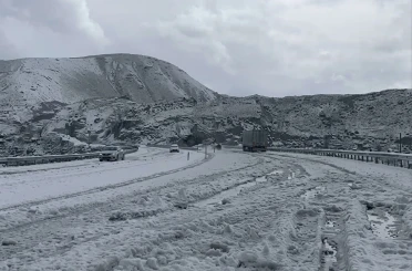 Tendürek Geçidi’nde dolu yağışı kışı aratmadı 