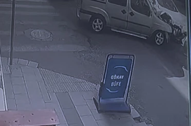 Ters yönden çıkan aracın kazaya karıştığı anlar kamerada 