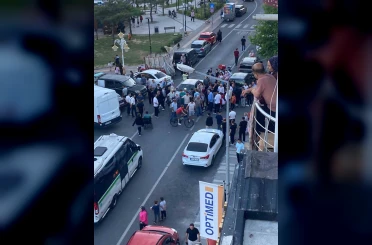 Ters yönden gelen otomobil ile motosiklet çarpıştı: 1 yaralı 