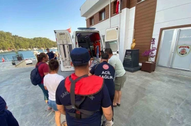 Tersane adasında rahatsızlanan vatandaşa tıbbi tahliye 
