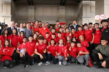THY pilotundan A Millilere anons sürprizi: "Umut ve gurur yaşattınız" 