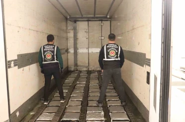Ticaret Bakanlığı gümrükler muhafaza ekipleri, kasım ayının ilk haftasında toplam 1 ton 65 kilogram esrar yakaladı 