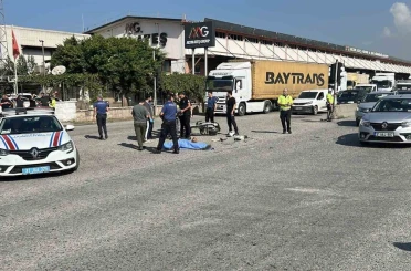 Tırla çarpışan motosikletin kadın sürücüsü kazada öldü 
