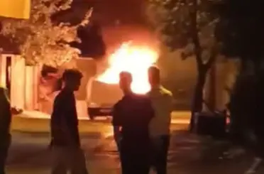 Tofaş alev topuna döndü, vatandaşlar yangını film izler gibi izledi
