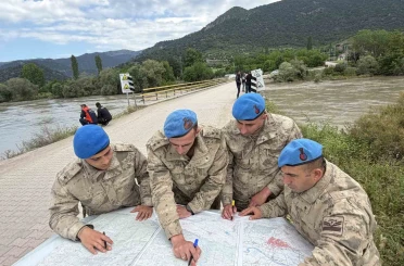Tokat’ta 216 personel Kelkit Çayı’nda kayıp gençlerin izini sürüyor 