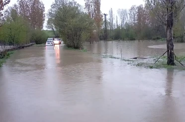 Tokat’ta Çekerek Irmağı taştı, yollar ve tarlalar sular altında kaldı 