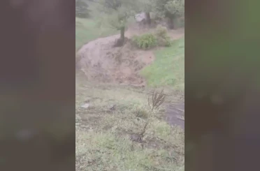 Tokat’ta dolu yağışı yolları beyaza bürüdü 