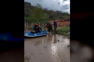 Tokat’ta evlerinde mahsur kalan vatandaşlar AFAD botları ile kurtarıldı 