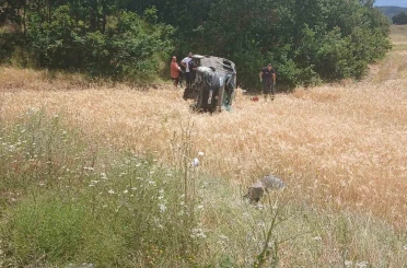 Tokat’ta kontrolden çıkan hafif ticari araç takla attı: 5 yaralı 