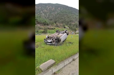 Tokat’ta lastiği patlayan otomobil takla attı: 5 yaralı 