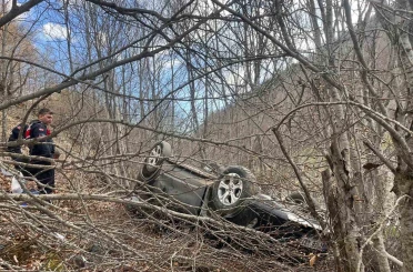 Tokat’ta otomobil şarampole uçtu: 2 yaralı 