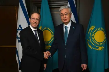 Tokayev ve Herzog, Bakü’de bir araya geldi
