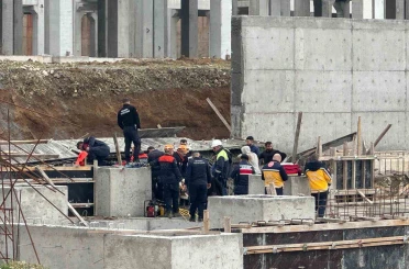 Tonlarca betonun altında kaldılar: 1 işçi öldü, 2’si sağ kurtarıldı 