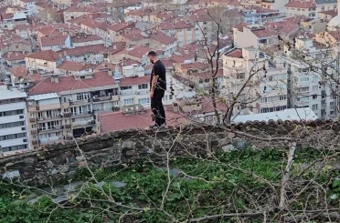 Tophane surlarında korku dolu anlar, 4 saat ikna edilmeye çalışıldı, düştü yaralandı 