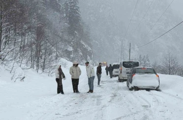 Trabzon-Bayburt karayolu Tilkibeli mevkiinde çığ 