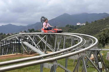 Trabzon’da dağ kızağına turist akını: Metrelerce kuyruk oluşuyor 
