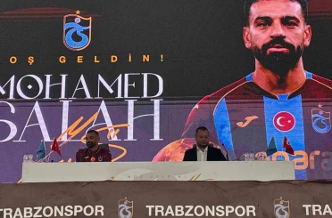 Trabzonspor’da Salah yaklaşık 30 bin taraftar önünde imza attı 