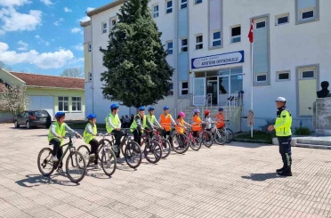 Trafik Haftasında öğrencilere uygulamalı eğitim 