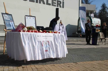 Trafik kazasında hayatını kaybeden Yaren, okuduğu fakültede anıldı 