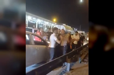 Trafikte yol verme kavgası: 2 kişi gözaltına alındı 