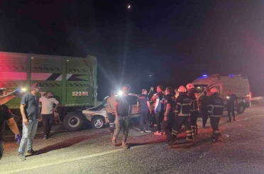 Traktör ile otomobil çarpıştı: 1 ölü, 1 ağır yaralı 