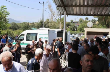 Traktör kazasında hayatını kaybeden muhtar dualarla son yolculuğuna uğurlandı 