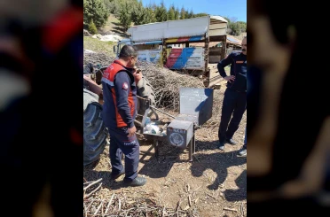 Traktörün şaftına ayağı sıkışan kadın yaralandı 