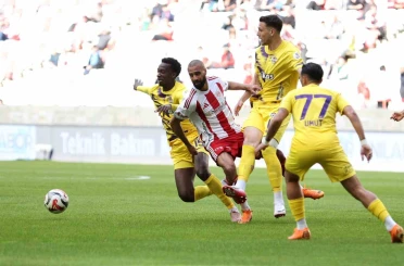 Trendyol Süper Lig: Antalyaspor: 0 - Eyüpspor: 0 (İlk yarı) 