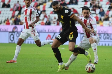 Trendyol Süper Lig: Antalyaspor: 1 - Göztepe: 0 (İlk yarı) 