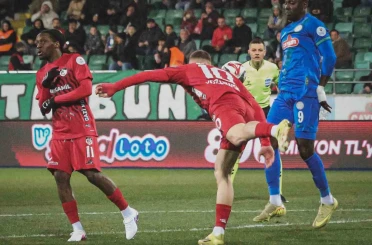 Trendyol Süper Lig: Çaykur Rizespor: 0 - Gaziantep FK: 1 (İlk yarı) 