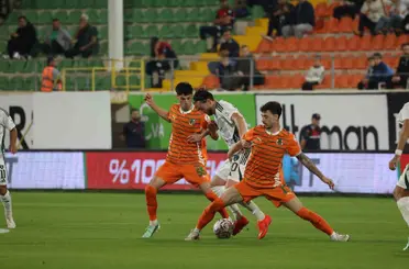 Trendyol Süper Lig: Corendon Alanyaspor: 0 - Kocaelispor: 2 (İlk yarı)
