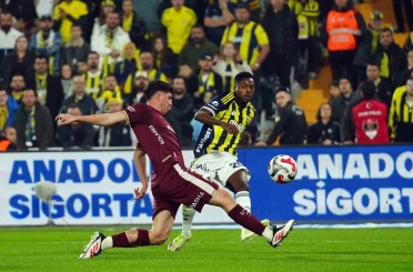 Trendyol Süper Lig: Fenerbahçe: 1 - Göztepe: 1 (İlk yarı) 