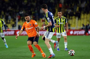 Trendyol Süper Lig: Fenerbahçe: 1 - RAMS Başakşehir: 1 (İlk yarı) 