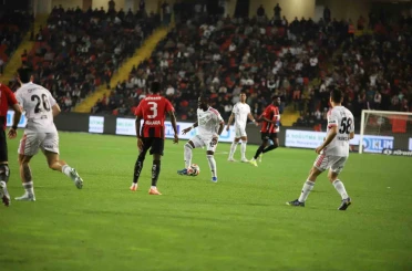Trendyol Süper Lig: Gaziantep FK: 0 - Beşiktaş: 2 (Maç devam ediyor) 