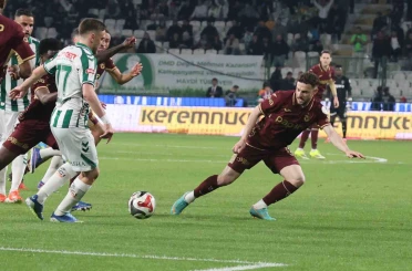 Trendyol Süper Lig: Konyaspor: 2 - Trabzonspor: 0 (İlk yarı) 
