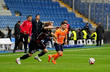 Trendyol Süper Lig: RAMS Başakşehir: 1 - Gençlerbirliği: 0 (Maç devam ediyor) 