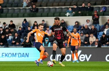 Trendyol Süper Lig: RAMS Başakşehir: 3 - Gençlerbirliği: 0 (İlk yarı) 