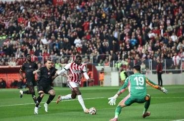 Trendyol Süper Lig: Samsunspor: 0 - Galatasaray: 1 (Maç devam ediyor) 