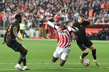 Trendyol Süper Lig: Samsunspor: 1 - Galatasaray: 1 (İlk yarı) 