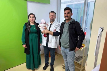 Tüm bağırsakları ve midesi karın dışında doğdu, Diyarbakır’da sağlığına kavuştu 