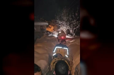 Tunceli’de kapalı yollar aşıldı, ayağı kırılan yaşlı kadın hastaneye ulaştırıldı 